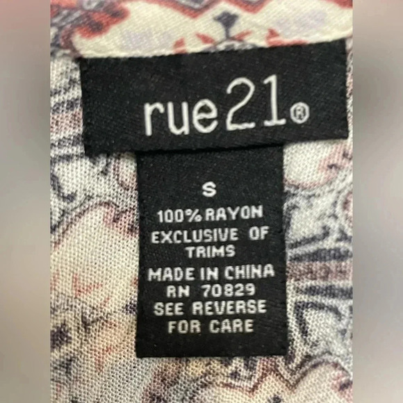 Rue‎ 21 Peplum Top - Picture 4 of 4